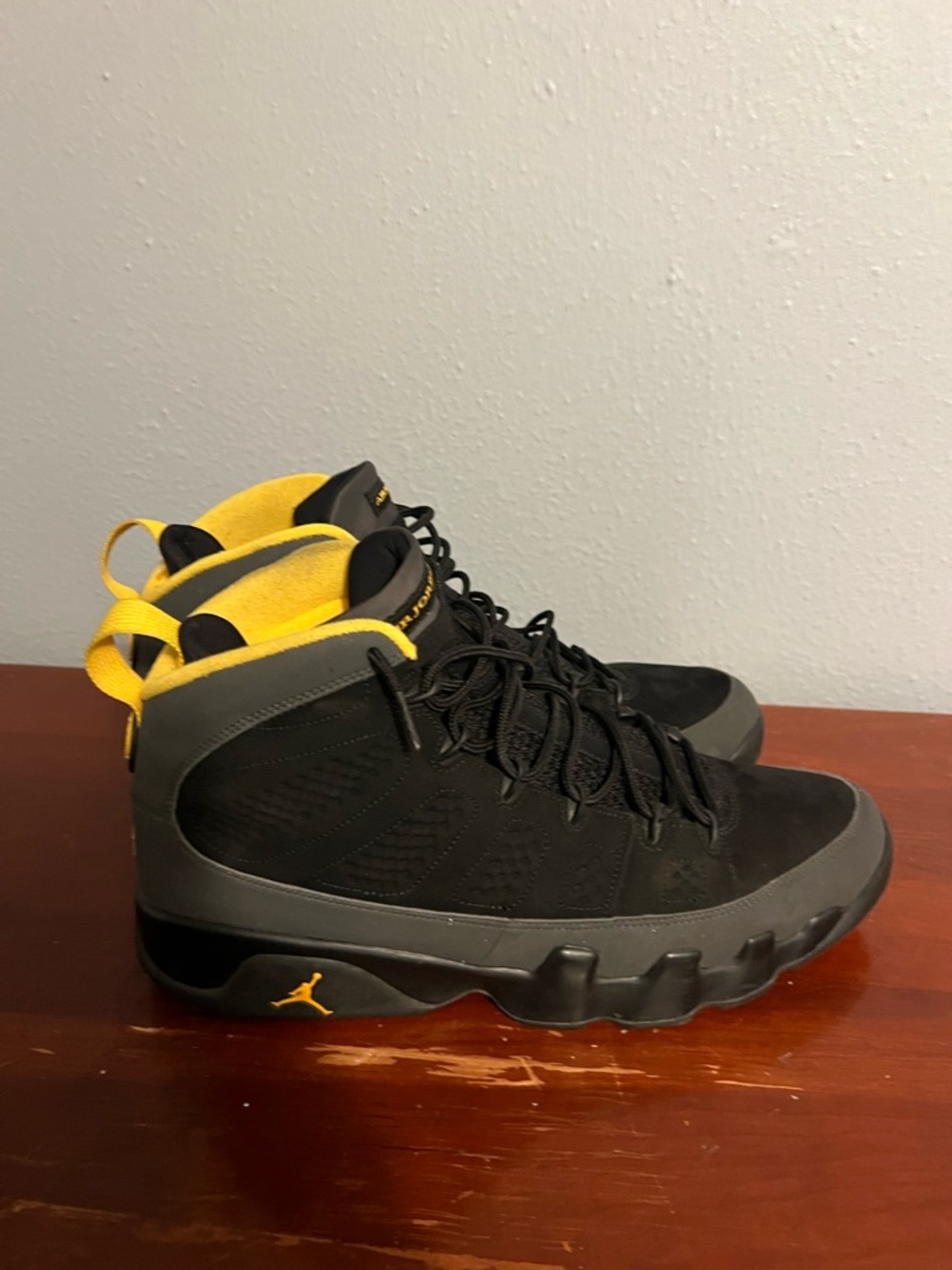 Jordan Men's Black and Yellow High-Top Sneakers Air Jordan 9 University Gold - Picture 3 of 8